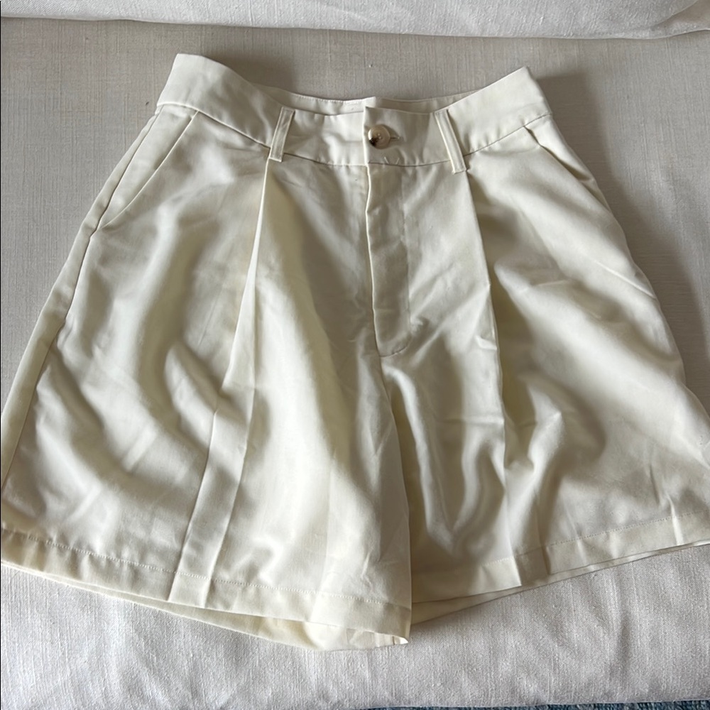WeWoreWhat Cream Bermuda Shorts High-Waisted Relaxed Fit